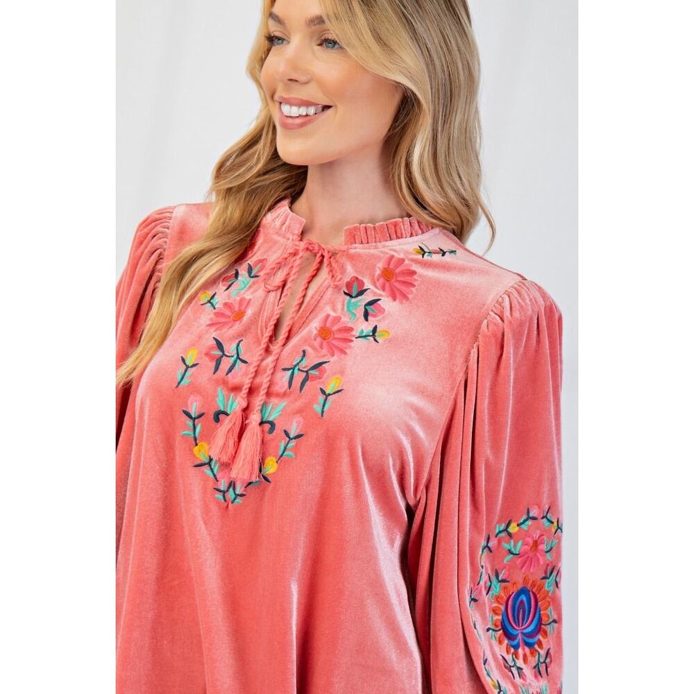 Easel Velvet Top with Embroidery - available in S-L - Picture 3 of 6